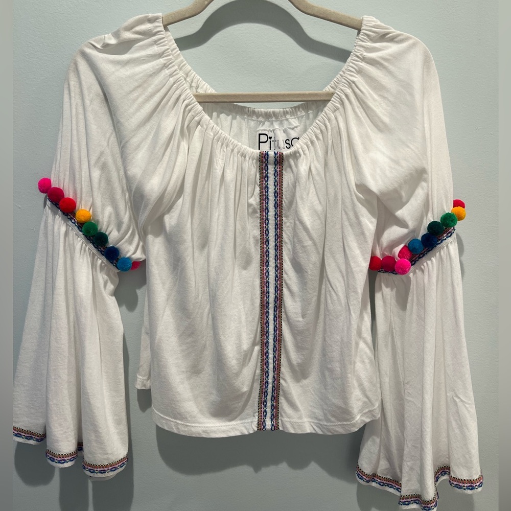 Super cute and unique Pitusa top